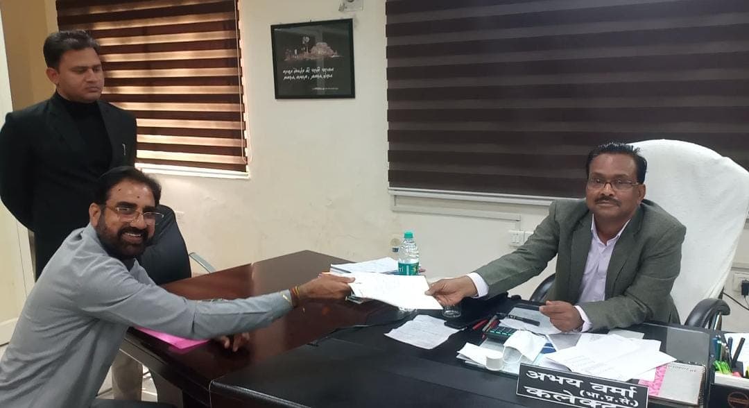 खराब फसलों के सर्वे के लिये कलेक्टर से मिले विधायक, कलेक्टर ने दिये निर्देश