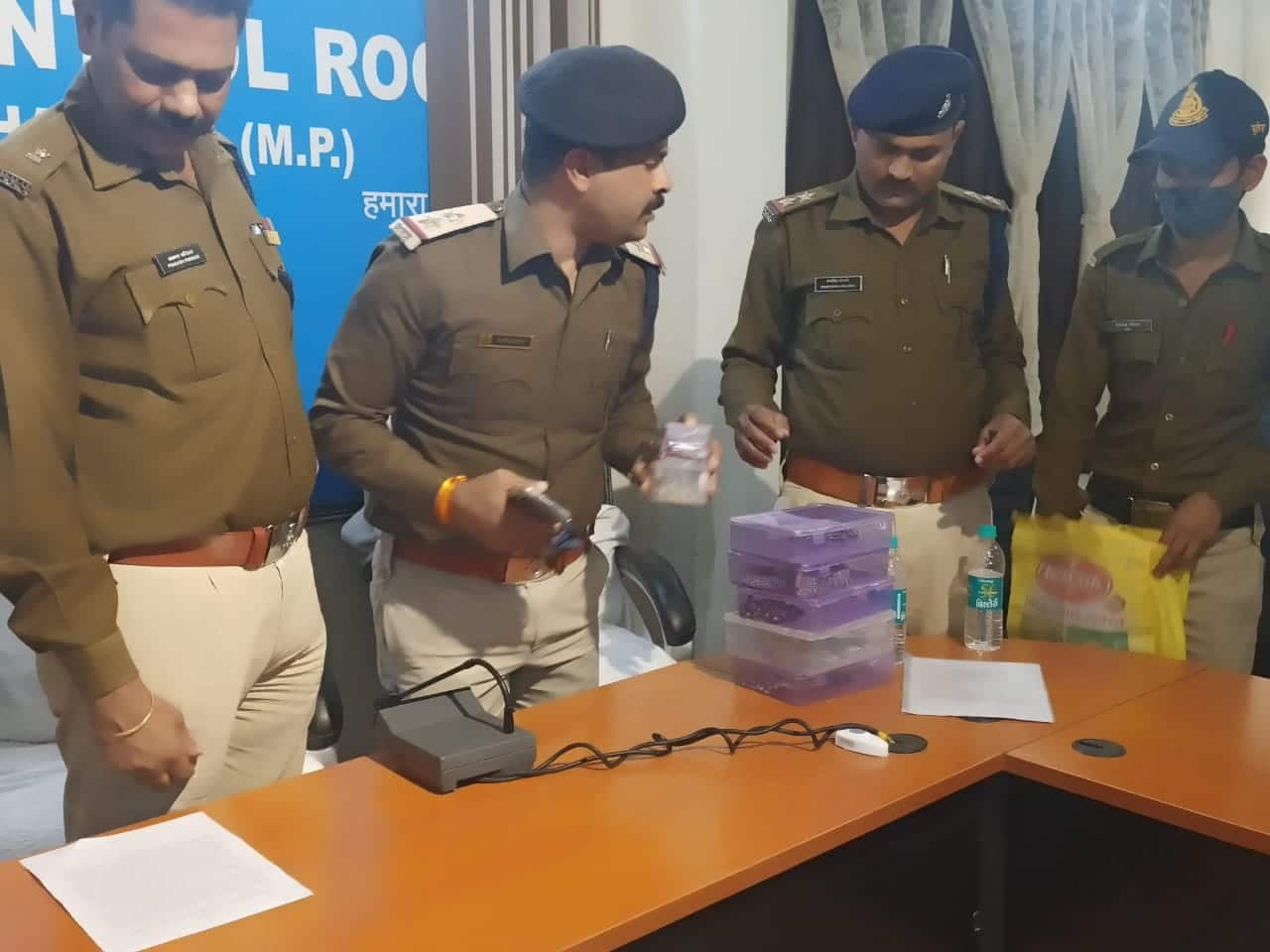 सूने घर में सेंध लगाकर जेवर चोरी के मामले का खुलासा, किरायेदार ही निकला चोर