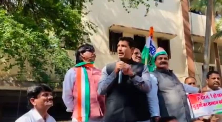 इंदौर में बुजुर्गों के अपमान पर कांग्रेस का हल्ला बोल, निगमायुक्त प्रतिभा पाल को हटाने की मांग