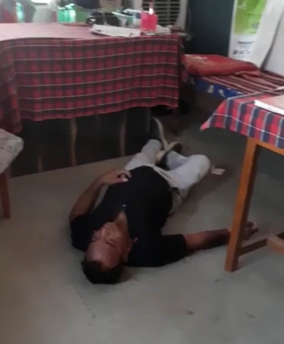 सरकारी स्कूल में नशे में धुत होकर पहुंचा शिक्षक, क्लास में बेसुध होकर गिरा, वीडियो वायरल