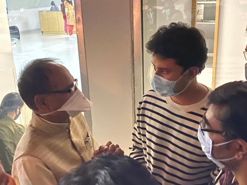 सीएम शिवराज और नरेंद्र तोमर ने अस्पताल पहुंचकर ली सांसद चौहान के स्वास्थ्य की जानकारी