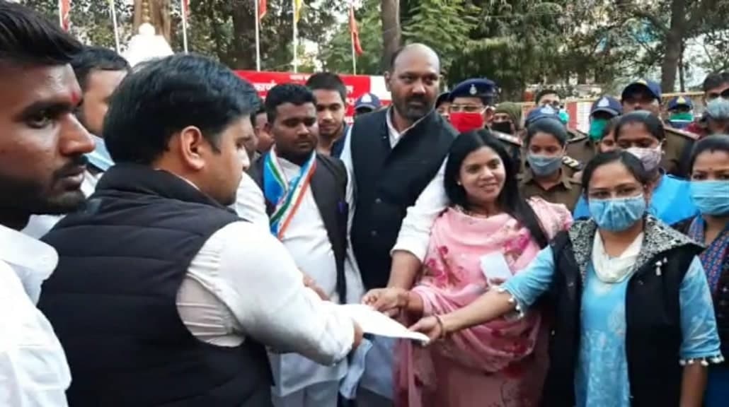 NSUI ने निकाली विशाल आक्रोश रैली, कहा- नौकरी दो या डिग्री वापस लो