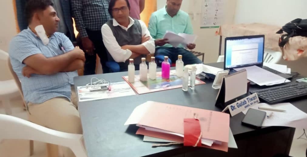 ऑपरेशन के नाम पर 4 हजार की रिश्वत लेते रंगेहाथ पकड़ाए सरकारी डॉक्टर