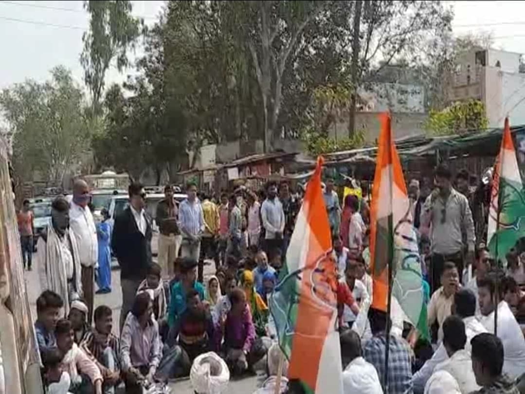 बीजेपी नेता ने विधायक कलावती भूरिया को कहा शूर्पणखा, कांग्रेस ने किया चक्काजाम