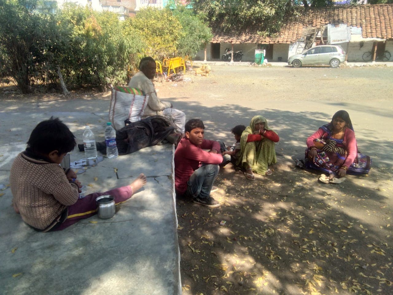 Sagar News : दबंगों का कहर- बसेरा छोड़ दरबदर फिर रहा यह परिवार