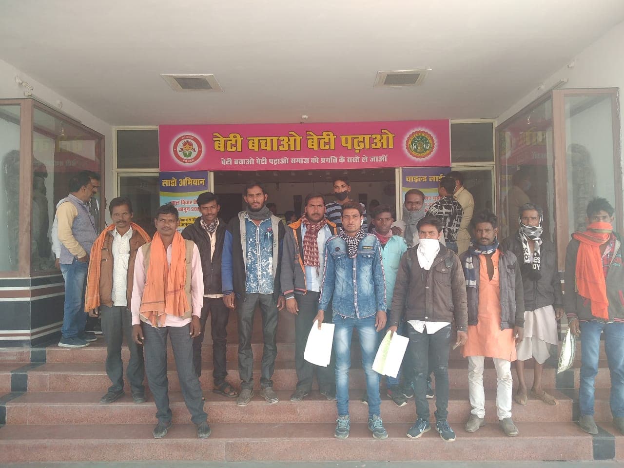बीएलओ की लापरवाही से बिगड़े 400 वोटर आईडी कार्ड, गलत गांव का नाम छपा