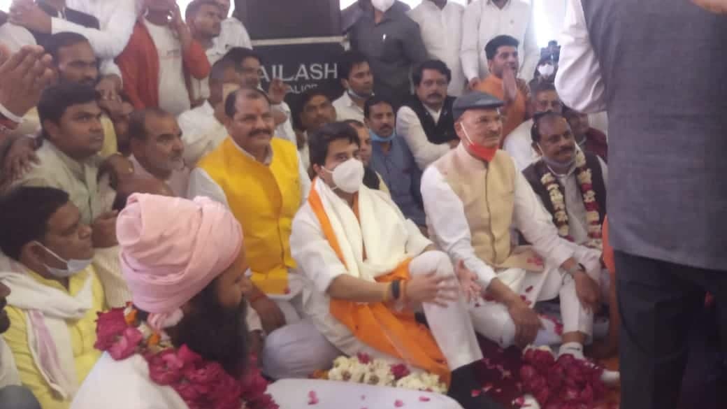Muraina News : BJP के हिंदुत्व एजेंडे पर ज्योतिरादित्य सिंधिया, तपोभूमि पहुंचकर किये दर्शन