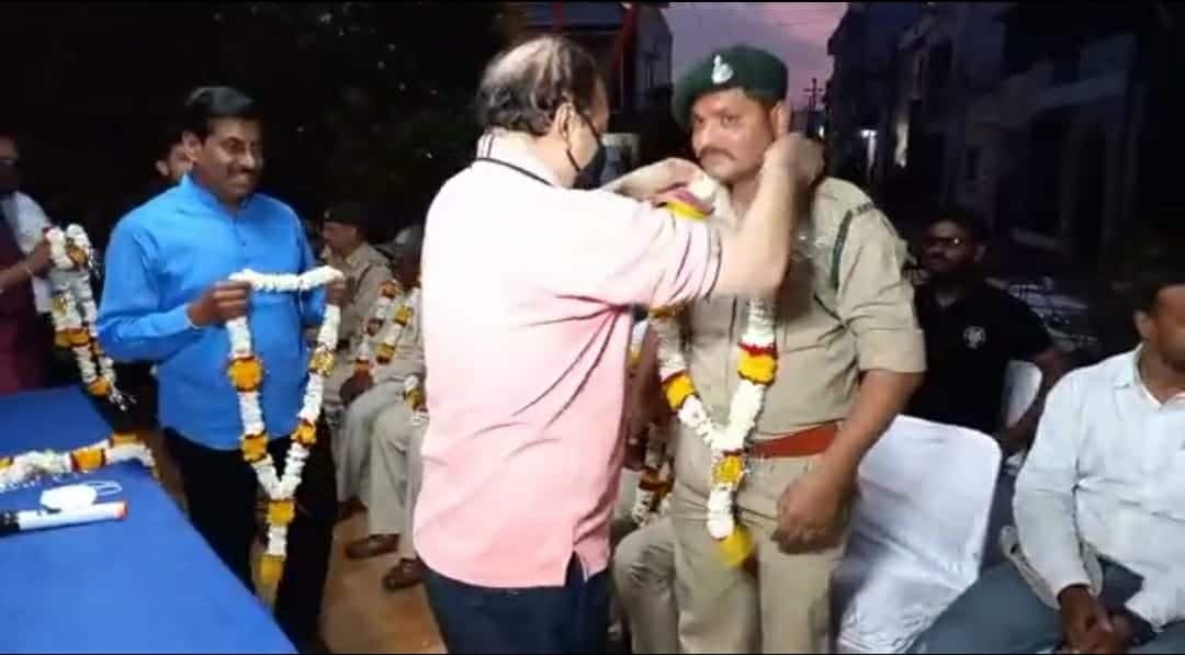 Indore News: तेंदुआ पकड़ने वाले संयुक्त रेस्क्यू टीम का नागरिकों ने किया सम्मान
