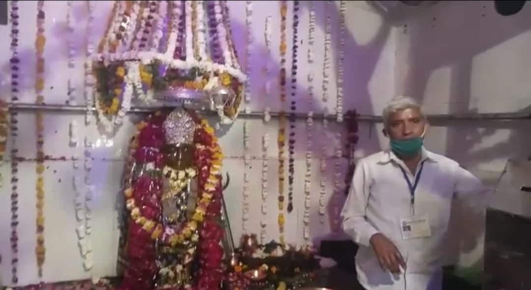 Morena News: अमावस्या पर ऐतिहासिक शनि मन्दिर पर उमड़ा भक्तों का जनसैलाब