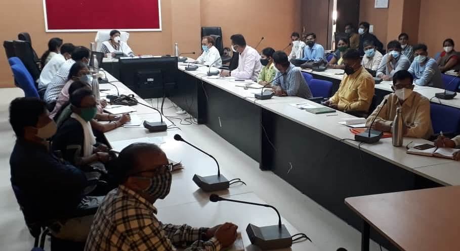 कार्य में लापरवाही पर एक्शन- कलेक्टर ने दिए अधिकारियों के 15 दिन के वेतन काटने के निर्देश