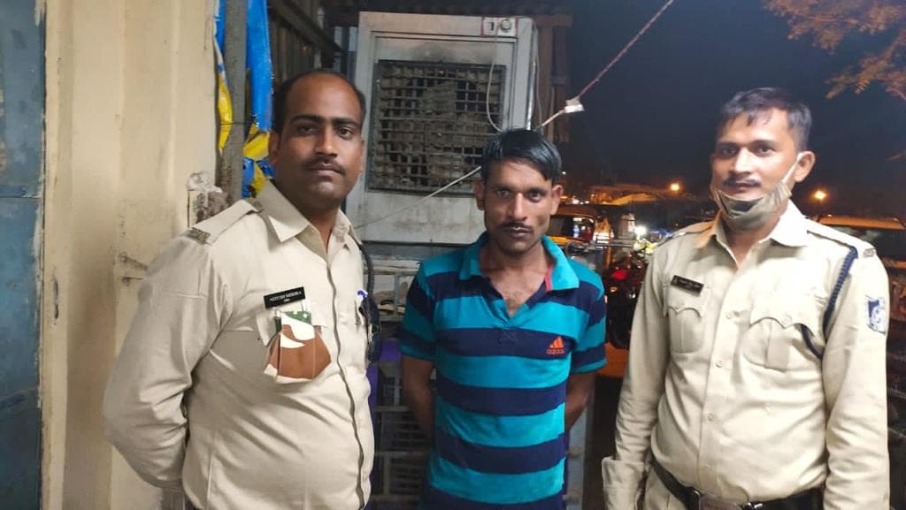 पत्नी करती थी किसी और से मोबाइल पर बात, पटरी पर जा लेटा पति