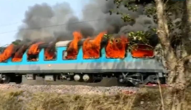 आग का गोला बनी दिल्ली-देहरादून शताब्दी एक्सप्रेस, बड़ा हादसा, यात्री सुरक्षित