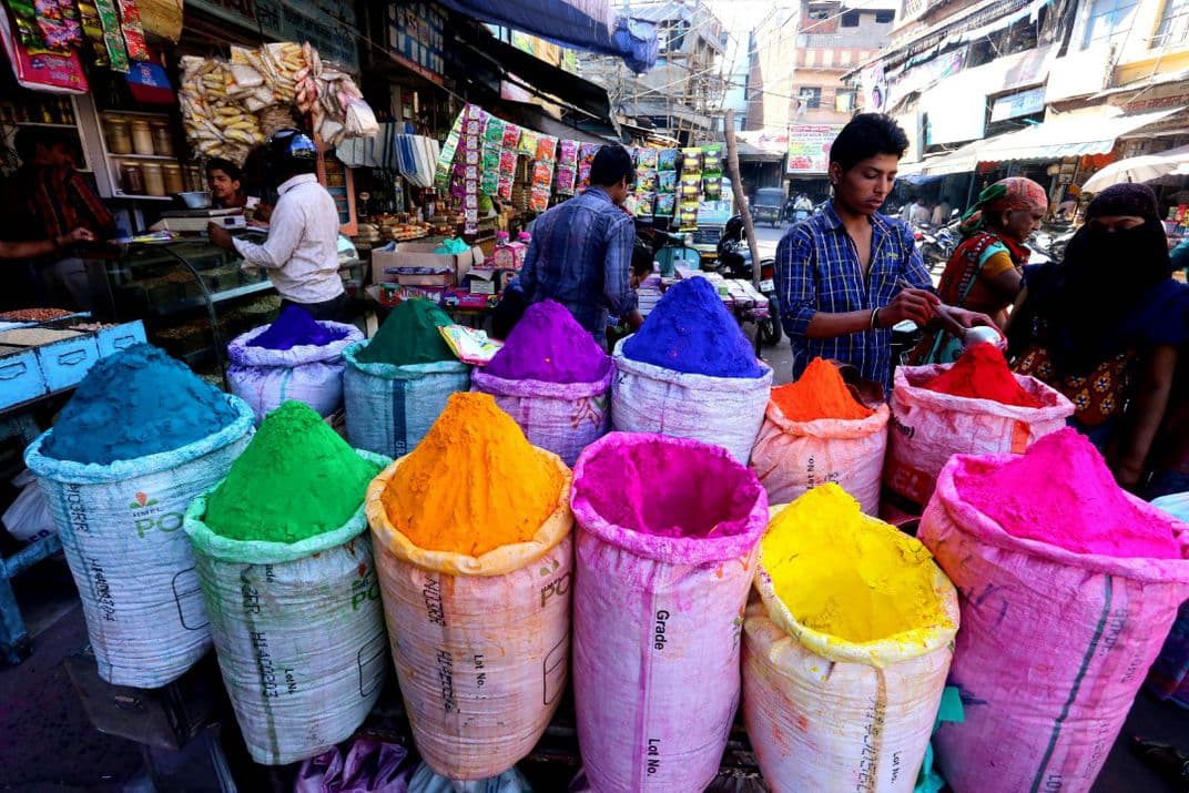 कोरोना के मद्देनजर होली होगी मंहगी, स्टाॅक में भी कमी