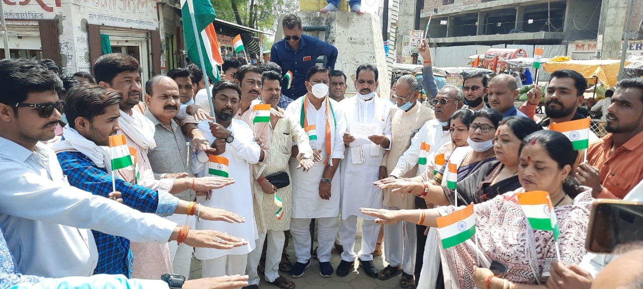 Chhatarpur: भाजपा ने लोकतंत्र को कलंकित किया: अरूणोदय चौबे, सरकार गिरने के एक साल बाद कांग्रेसियों ने निकाला मार्च
