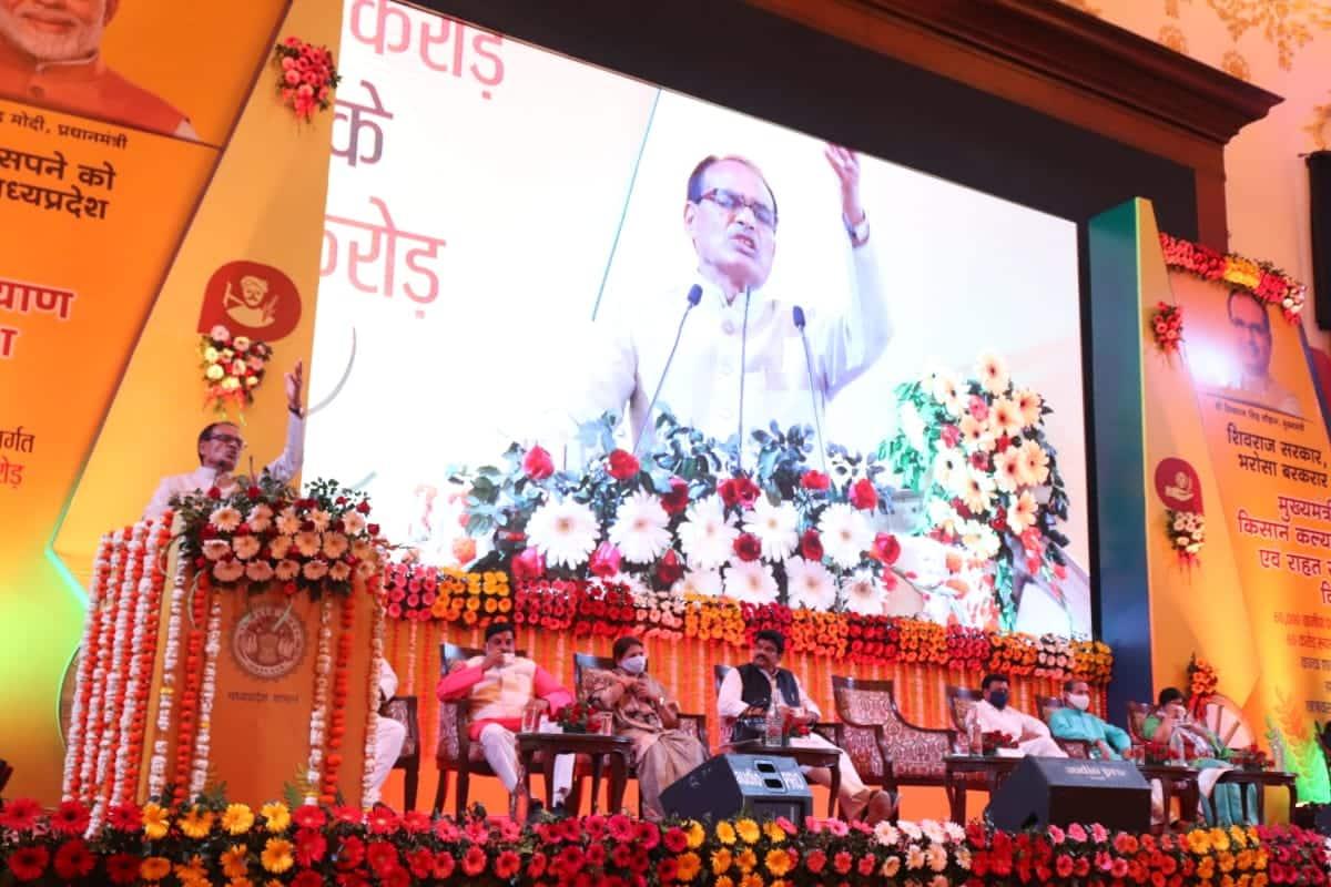 होली से पहले लाखों किसानों, स्ट्रीट वेंडर्स को सीएम शिवराज ने दी बड़ी सौगात