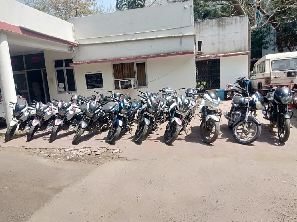 वाहन चोर गैंग का पर्दाफाश, पुलिस ने बरामद किये चोरी के दोपहिया वाहन