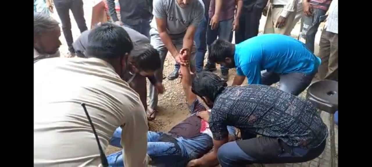 Jabalpur News: मामूली विवाद में हत्या, पिता-पुत्र ने ग्राहक पर चाकू से किया वार, हुए फरार