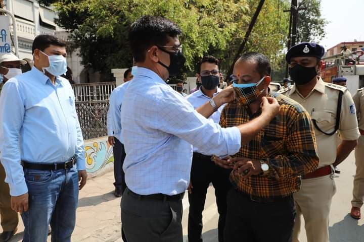 देवास में कोरोना संक्रमितों का आंकड़ा हुआ शतक पार, कलेक्टर-एसपी ने खुद संभाली कमान