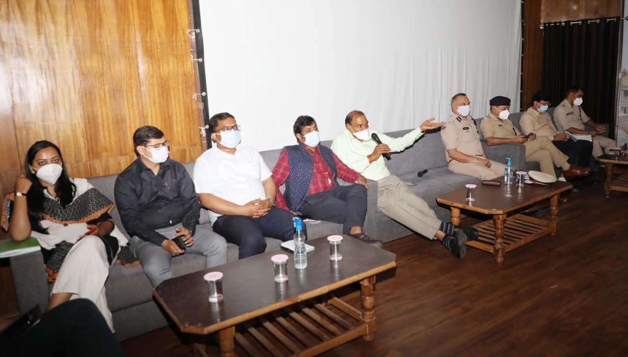Gwalior News: वरिष्ठ अधिकारियों ने लिए कोरोना की रोकथाम से जुड़े कड़े फैसले