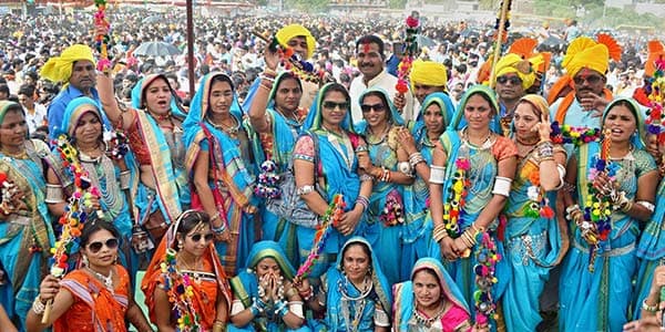कोरोना पर भारी पड़ी परंपरा, भगोरिया पर्व पर जमकर उमड़ रही भीड़