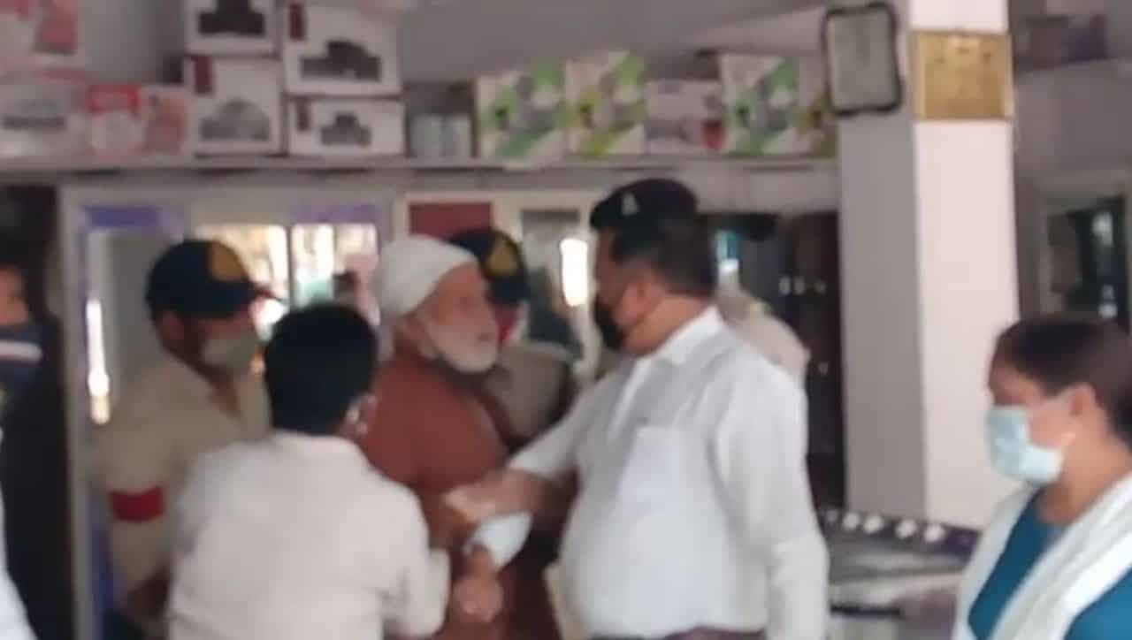 Itarsi News: अतिक्रमण हटाने के दौरान दुकानदार और एसडीएम में झड़प, बात गिरफ्तारी तक पहुंची
