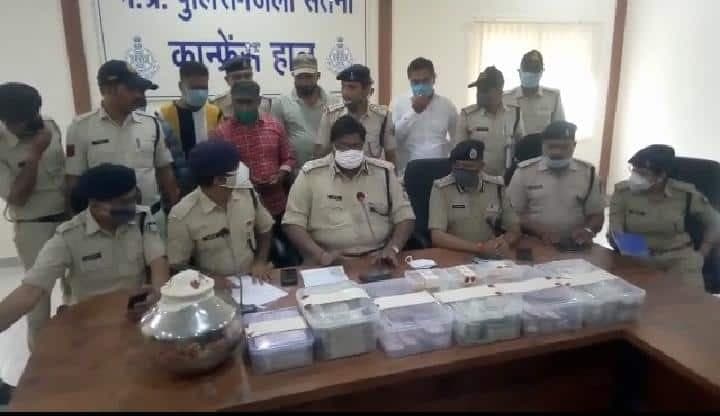 Satna news : 4 करोड़ की लूट का सतना पुलिस ने किया खुलासा, चार आरोपी गिरफ्तार, एक फरार