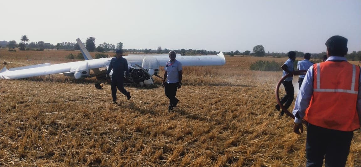 Trainee plane crash : भोपाल से गुना जा रहा ट्रेनी विमान क्रैश, तीन सवारों में से दो की हालत गंभीर
