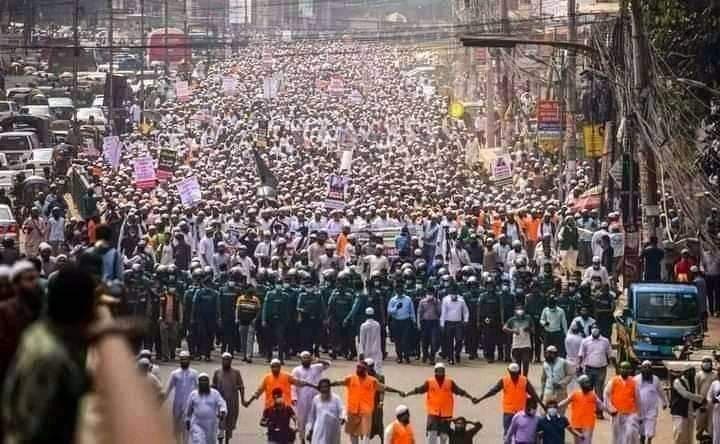PM मोदी के लौटते ही बांग्लादेश में कट्टरपंथियों का उपद्रव, मंदिरों और ट्रेन पर किया हमला