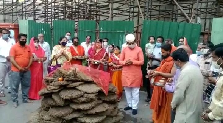 Indore में मां अहिल्या के जयकारों के साथ राजबाड़ा पर सरकारी होली का दहन, पारंपरिक और सांकेतिक जलाई गई होली
