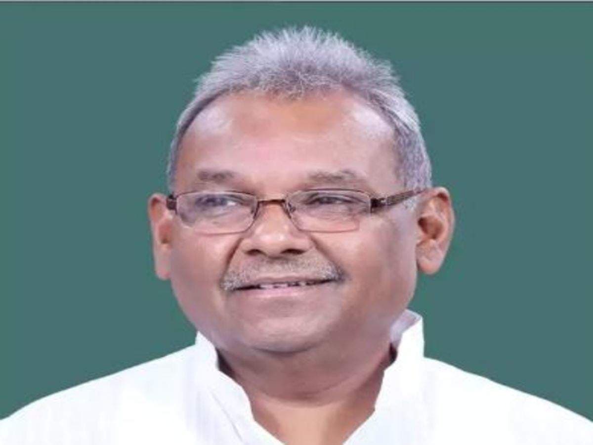 अपनी ही सरकार के खिलाफ धरने पर बैठे Ex Minister, लाठी-गोले सब झेलने को तैयार