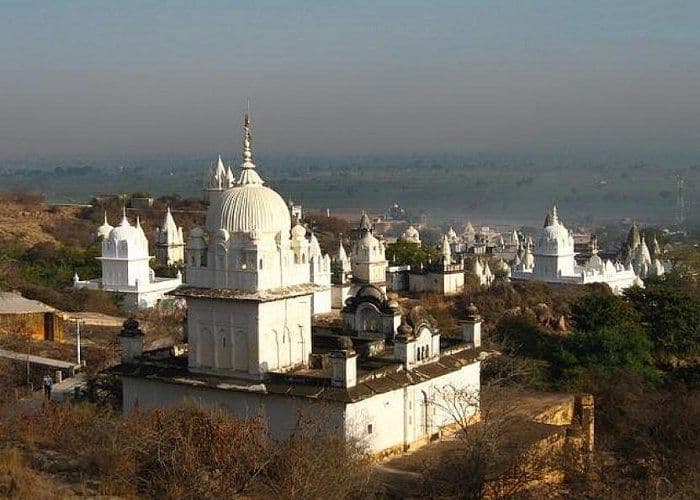 सोनागिर मेले की व्यवस्थाओं के संबंध में कलेक्टर के निर्देश ,महाराष्ट्र से आने वाले श्रद्धालुओं को देनी होगी कोरोना जांच रिपोर्ट