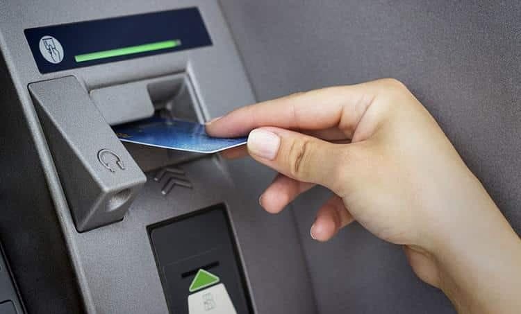 ATM से कैश निकालना हुआ महंगा, RBI ने दी फीस बढ़ोत्तरी की अनुमति