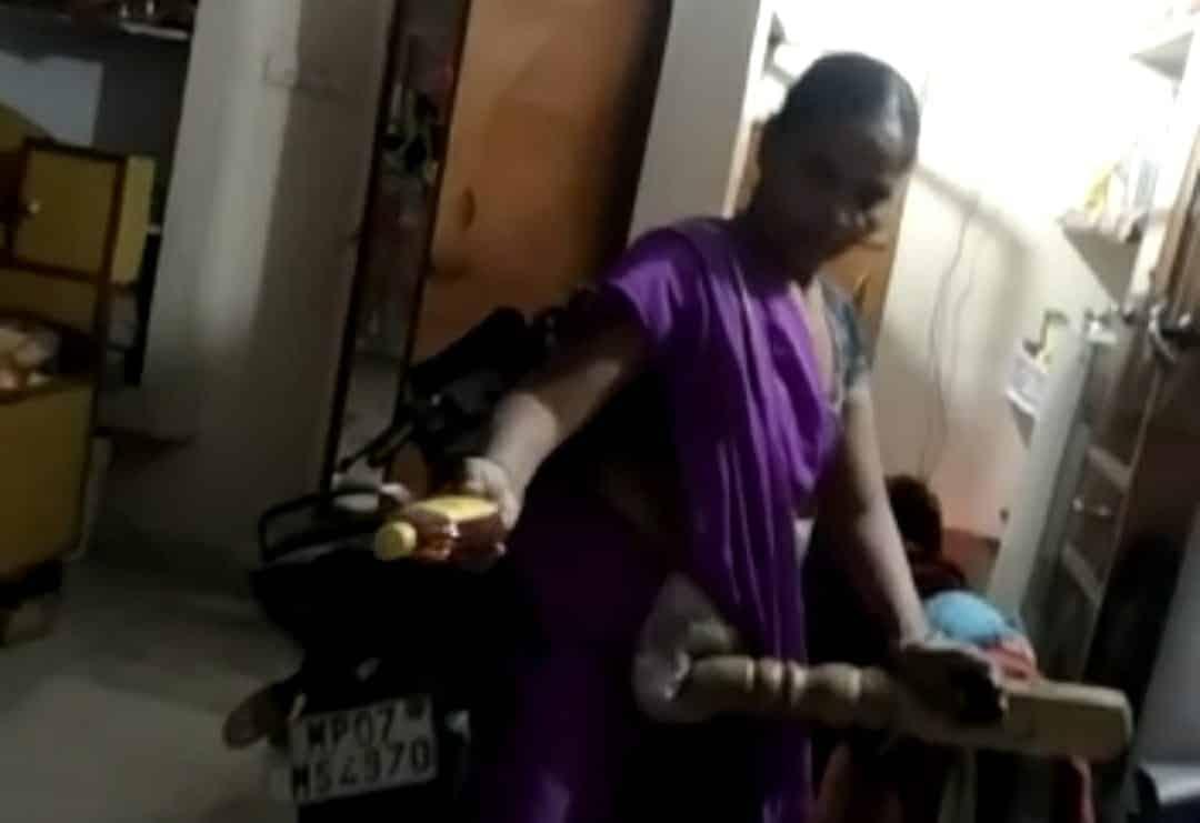 Gwalior News: मौत के बाद भी सबक नहीं, बेख़ौफ़ बिकती है Illegal liquor, वीडियो वायरल 