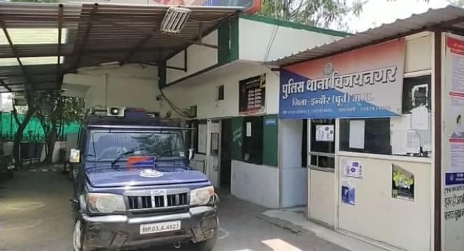 Indore News: रिटायर्ड पुलिस अधिकारी के बंगले पर चल रहे हाई प्रोफाइल Sex Racket का खुलासा