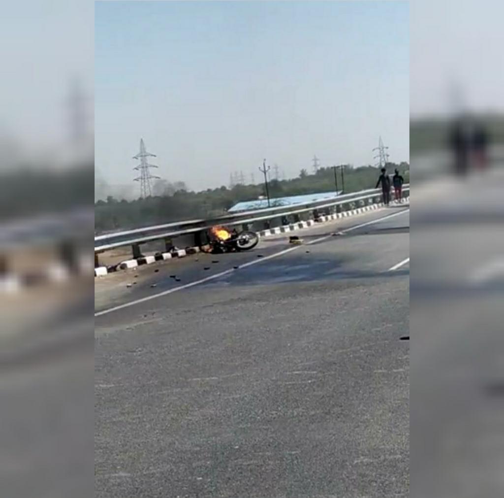 Dabra News : चलती मोटर साईकल में लगी आग, युवक की हुई दर्दनाक मौत