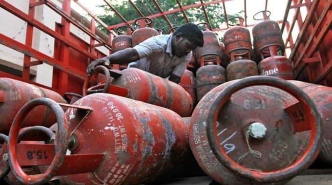 New Financial Year : नए वित्तीय वर्ष में कई नियमों में हुए बदलाव, पढ़िए खास रिपोर्ट