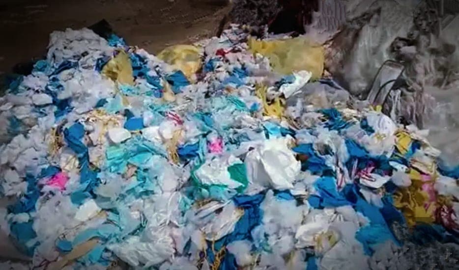 आपदा में कुअवसर : गद्दों में रूई की जगह भरे जा रहे थे इस्तेमाल किए हुए मास्क