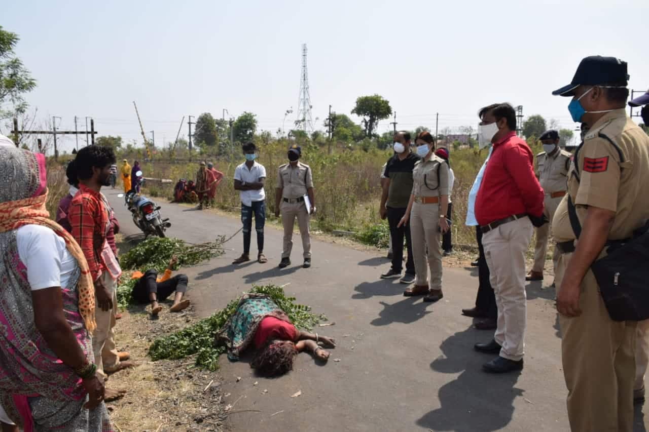 बैतूल में सड़क किनारे मिली मां-बेटे की लाश, पुलिस ने किया अज्ञात के खिलाफ मामला दर्ज