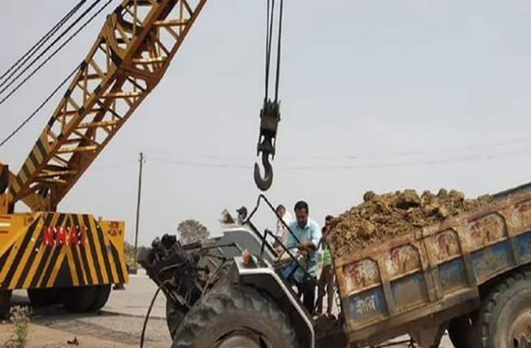सड़क हादसे में 3 श्रमिकों की मौत, महाराष्ट्र से लॉकडाउन के चलते मप्र लौट रहे थे, टैक्टर क्षतिग्रस्त