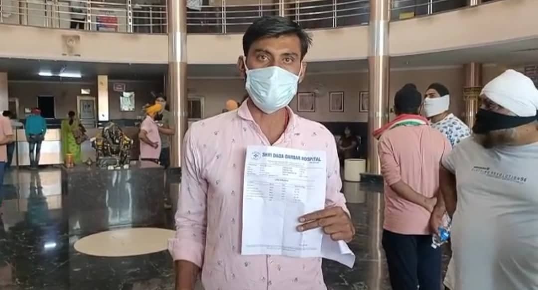 ब्लड टेस्ट हुआ नहीं और दे दी जांच रिपोर्ट, मरीज के परिजनों ने किया हंगामा