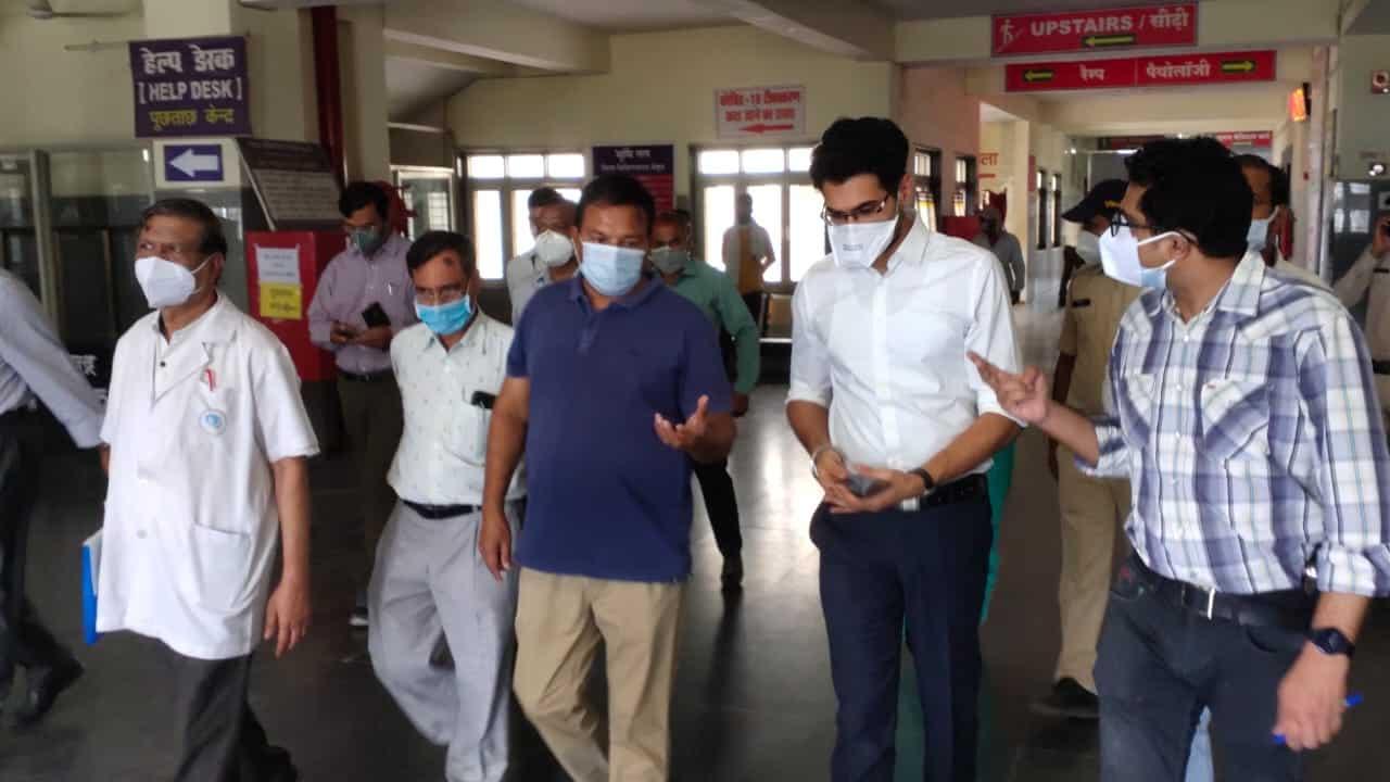 कोरोना के बढ़ते मामलों को देखते हुए नर्मदापुरम संभागायुक्त पहुँचे बैतूल, व्यवस्थाओं का लिया जायज़ा