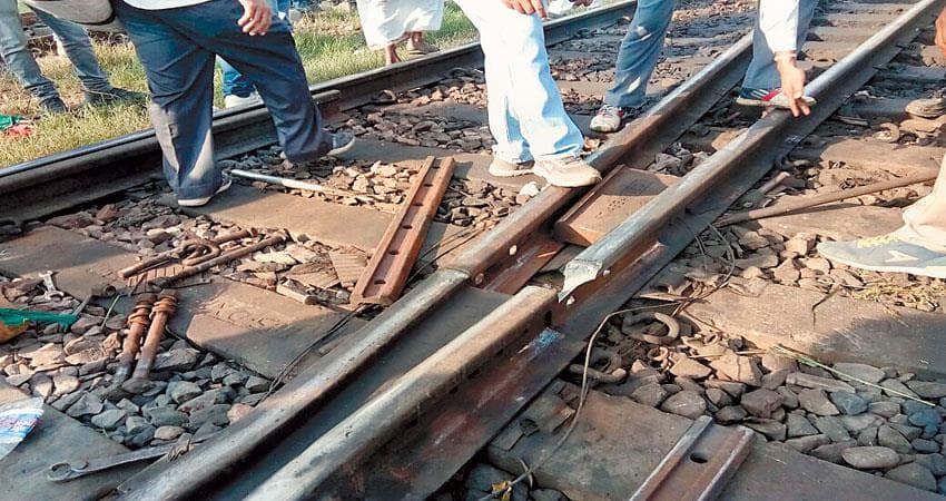रेल पटरी चोरी करने वाले गिरोह का मुखिया गिरफ्तार, कई बड़ी स्टील कंपनियों के नाम भी आ सकते है सामने