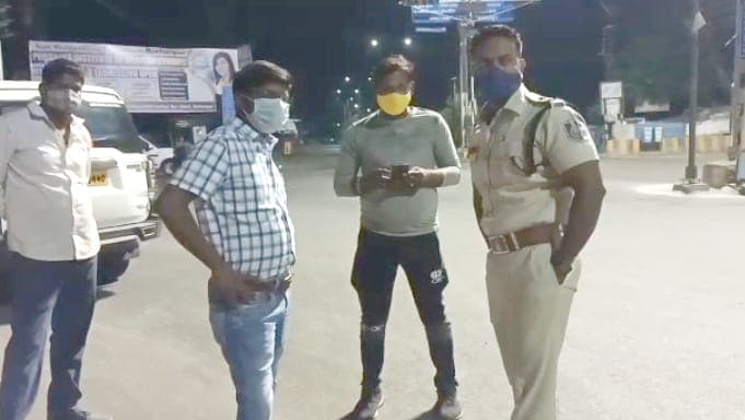 Corona के तहत पाबंदियों के चलते आरटीओ और यातायात विभाग ने की बड़ी कार्यवाही, 5 बसों को किया जब्त