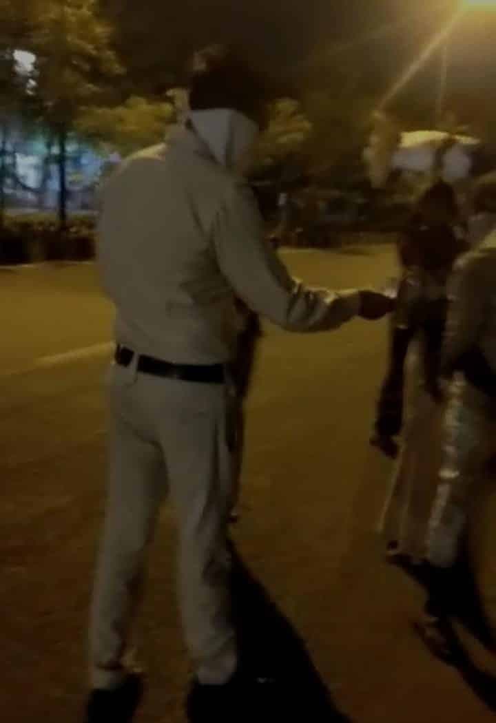 इस पुलिस जवान ने बढ़ाया खाकी का मान, सामने आई वायरल वीडियो की हकीकत 