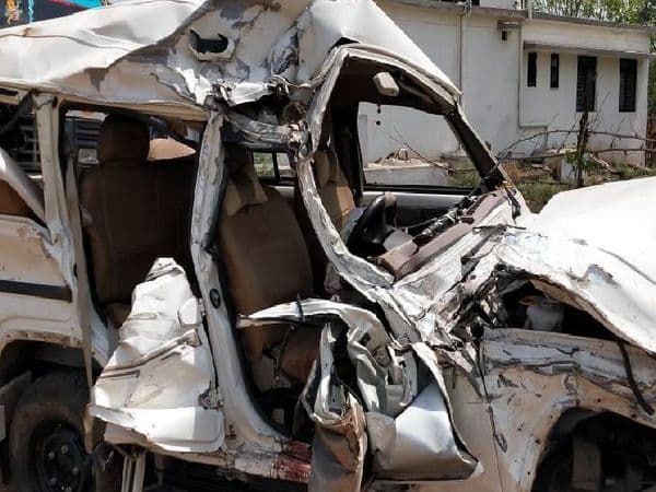 सतना में बोलेरो-ट्रक की टक्कर से 3 की मौत, बेटी का तिलक चढ़ाकर लौट रहा था परिवार