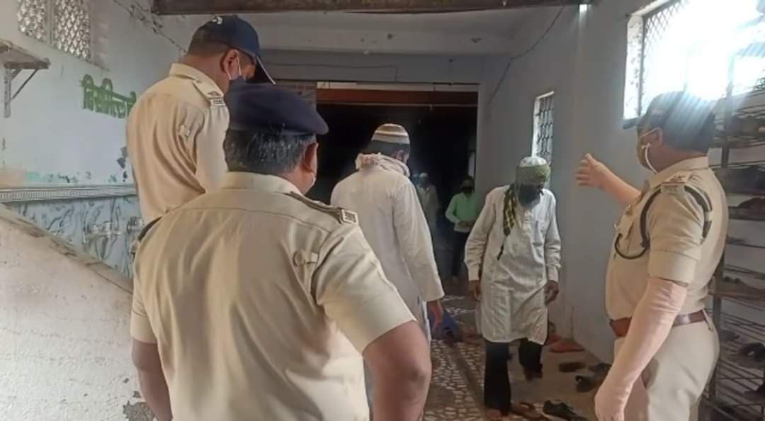 बड़वानी : मस्जिद में कोरोना कर्फ्यू का उल्लंघन करने पर सदर और मौलाना पर कार्रवाई