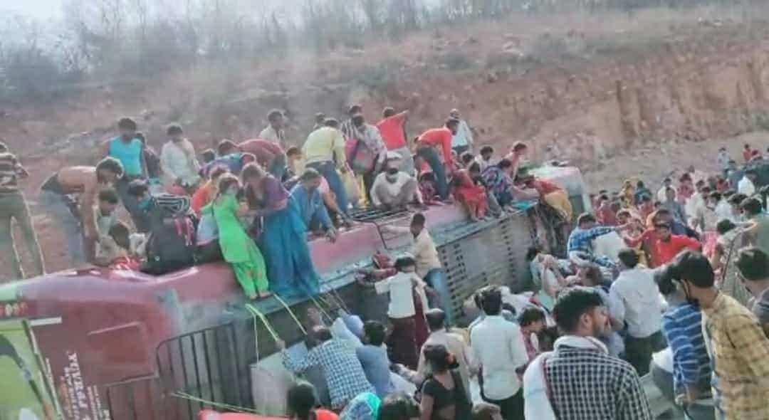 मजदूरों से भरी बस जौरासी घाटी पर पलटी, 3  की मौत, कई घायल, दिल्ली से लौट रहे थे