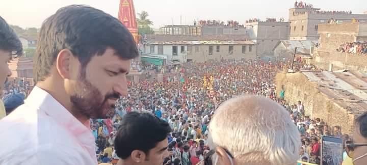 Sehore : रंग पंचमी पर बाबा गरीबनाथ के दर्शन करने लगी लोगों की भीड़, नहीं दिखा कोरोना का खौफ