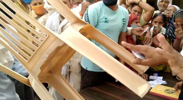 VIDEO: अस्पताल में कोविड वैक्सीन को लेकर हुई मारा-मारी, प्रबंधन की बड़ी लापरवाही