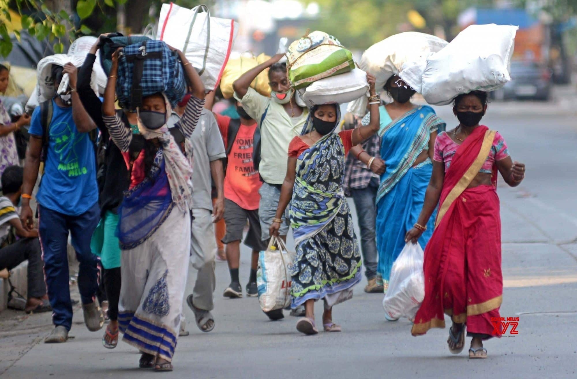 अविस्मरणीय हैं पिछले साल लॉकडाउन की दुश्वारियां, मजदूरों में डर का माहौल, पलायन तेज